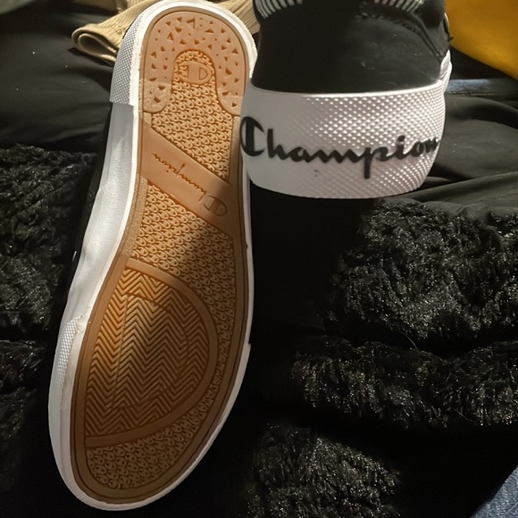 never been worn, just tried on once, they were a gift and they didn’t fit - Picture 2 of 2